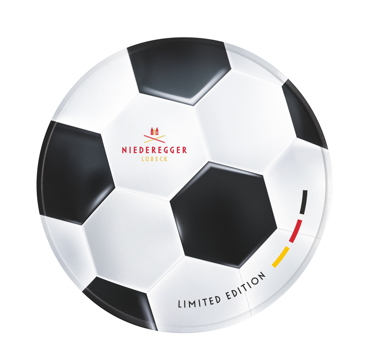 Marzipan Torte in einer Fußball-Dose, 185 g, aus Mandeln 45 % und Zartbitterschokolade 21 %.